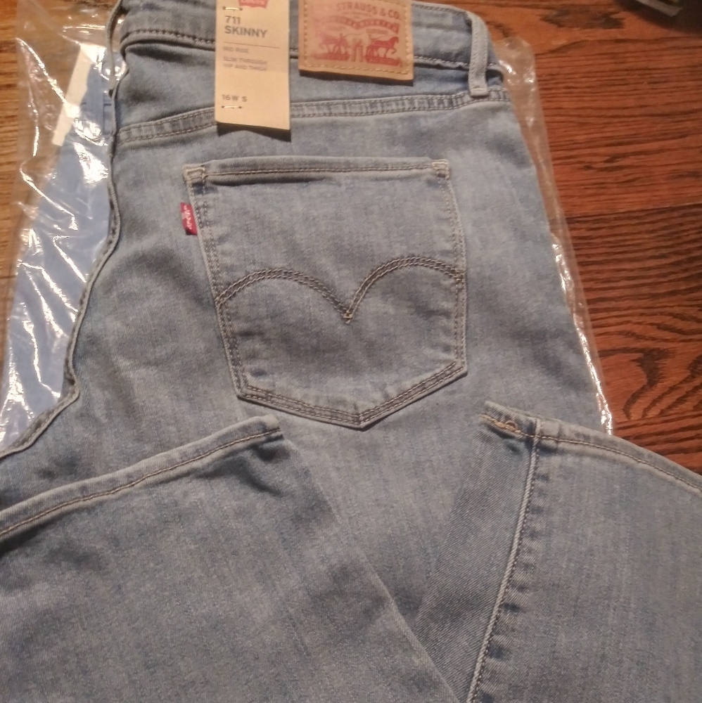 Levi's 711 Skinny Jeans